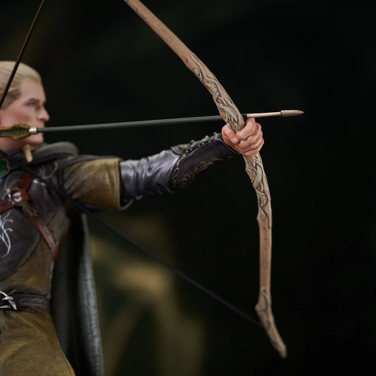 Diamond Select Toys Lord of the Rings Gallery Legolas Deluxe PVC Statue