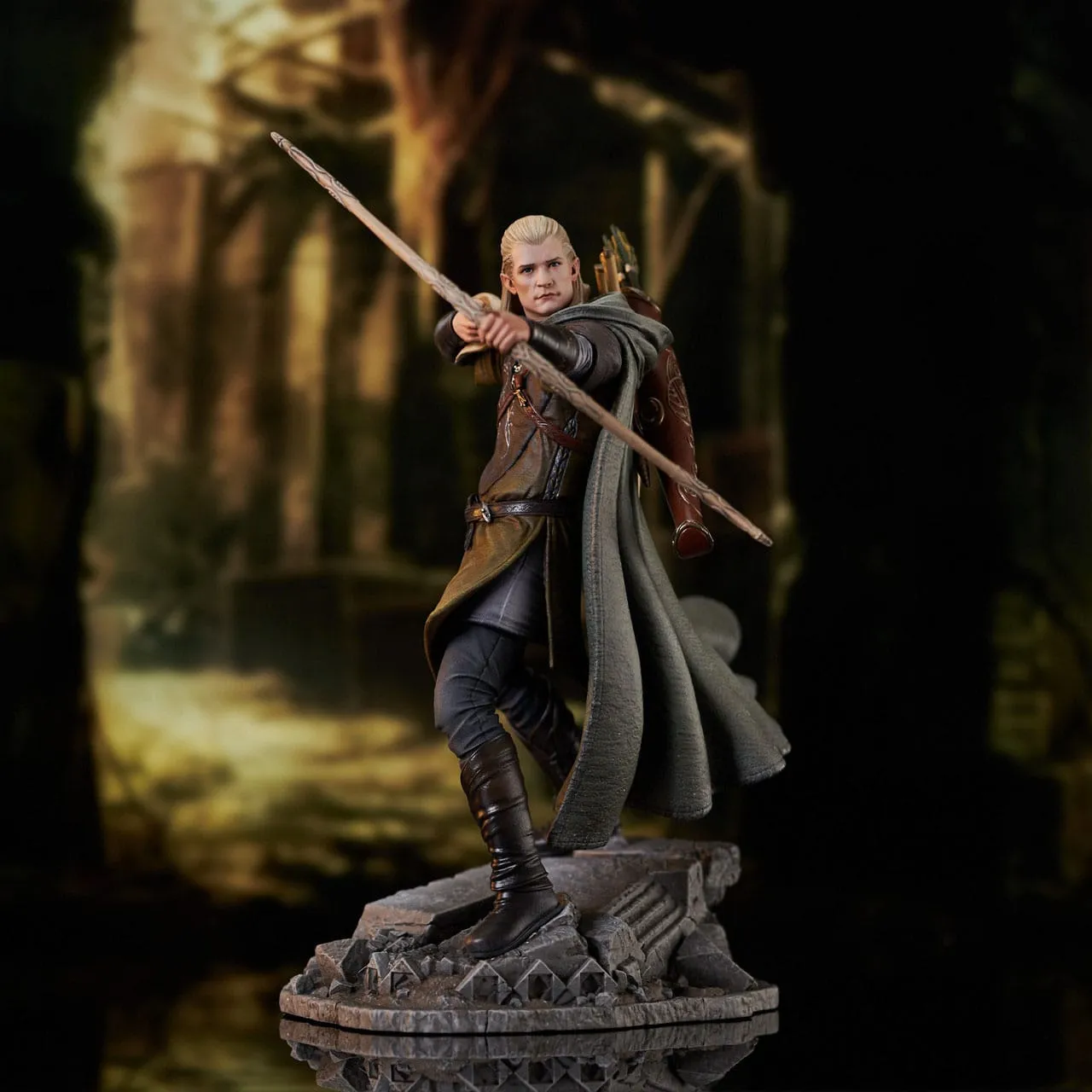 Diamond Select Toys Lord of the Rings Gallery Legolas Deluxe PVC Statue