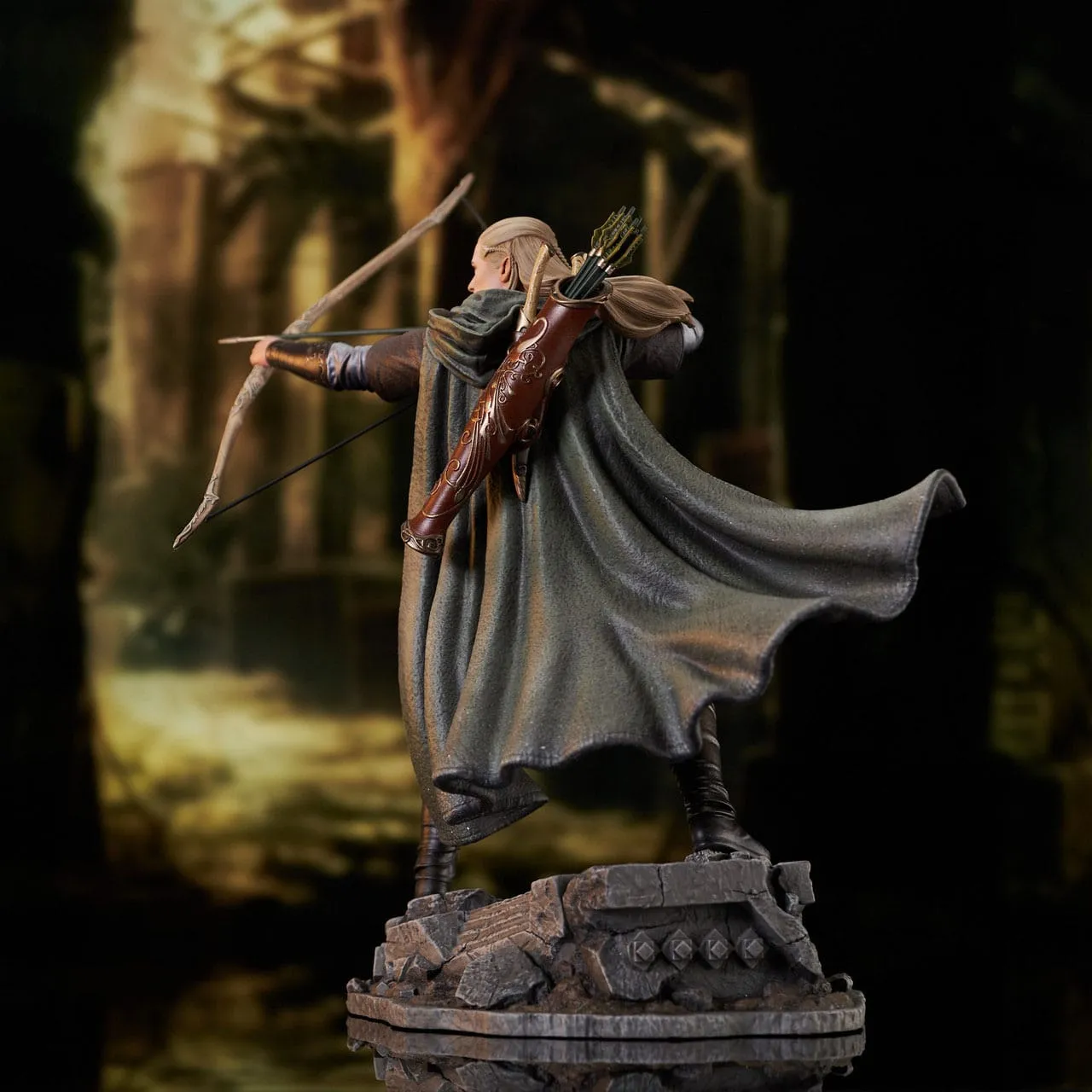Diamond Select Toys Lord of the Rings Gallery Legolas Deluxe PVC Statue